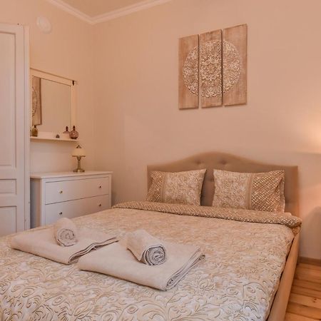 Spacious Vintage 2Br, 2Bath Apartment By Flat Mаnager Софія Екстер'єр фото