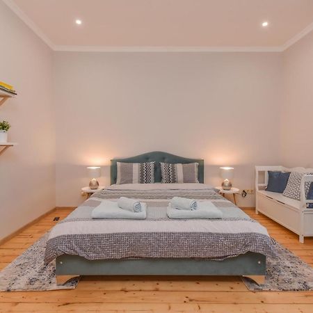 Spacious Vintage 2Br, 2Bath Apartment By Flat Mаnager Софія Екстер'єр фото