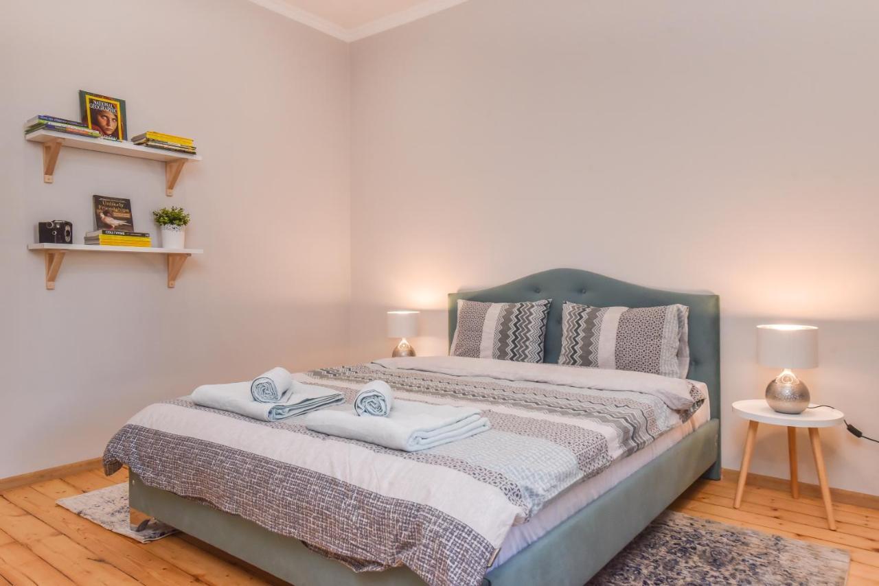 Spacious Vintage 2Br, 2Bath Apartment By Flat Mаnager Софія Екстер'єр фото