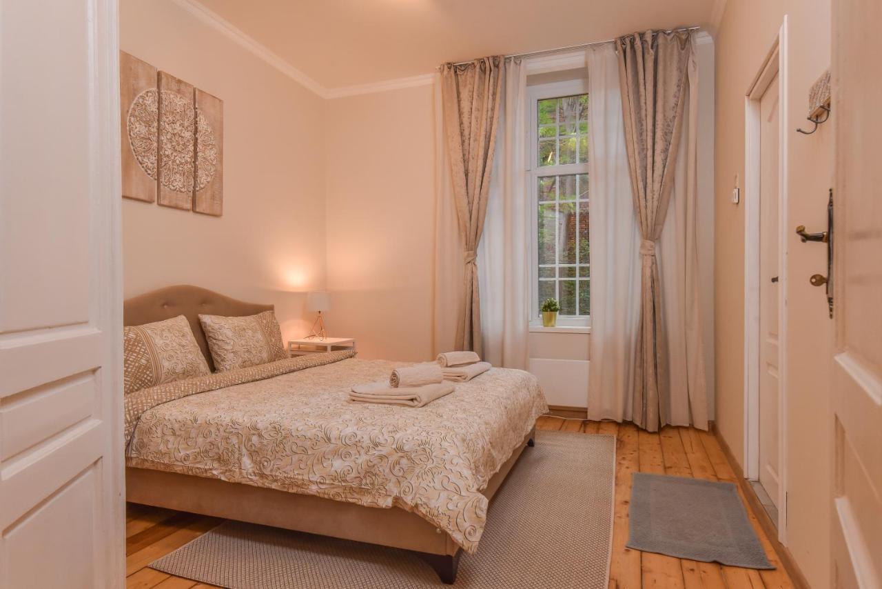 Spacious Vintage 2Br, 2Bath Apartment By Flat Mаnager Софія Екстер'єр фото